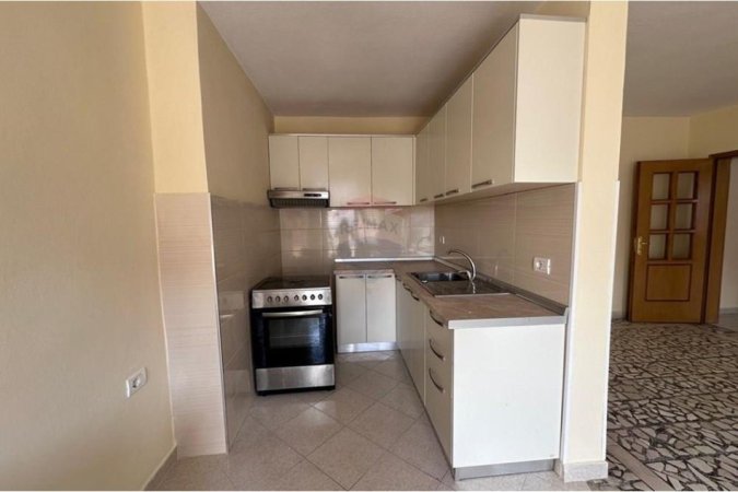 Tirane, jepet me qera apartament 2+1 , 60 m² 400 € (Bulevardi Zogu I, Shqipëri)