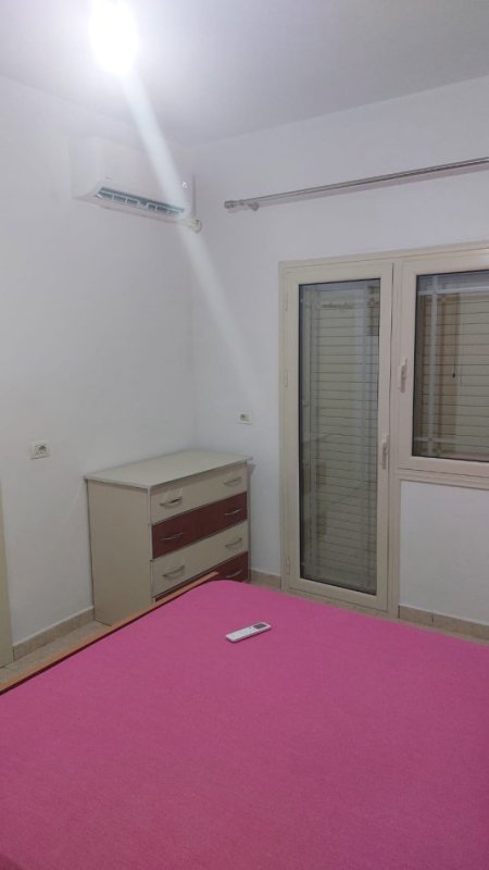Tirane, jepet me qera Vile 3 Katshe Kati 3, 200 m² 500 € (Rruga Dalip Topi)