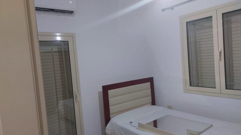 Tirane, jepet me qera Vile 3 Katshe Kati 3, 200 m² 500 € (Rruga Dalip Topi)