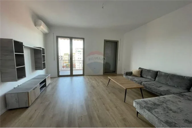 Tirane, jepet me qera apartament 2+1 , 850 € (Rruga e Kavajes - Kompleksi Delijorgji)