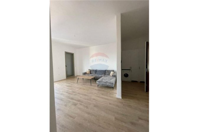 Tirane, jepet me qera apartament 2+1 , 850 € (Rruga e Kavajes - Kompleksi Delijorgji)