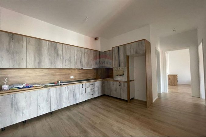 Tirane, jepet me qera apartament 2+1 , 850 € (Rruga e Kavajes - Kompleksi Delijorgji)