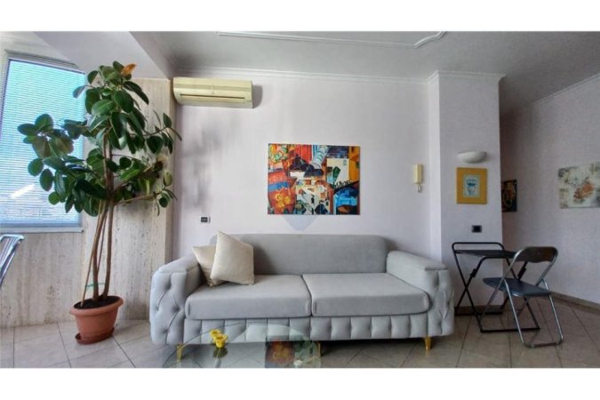 Tirane, jepet me qera apartament 1+1 Kati 6, 65 m² 600 € (Tirana e Re - Petronini, Albania)