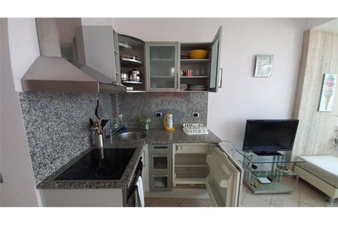 Tirane, jepet me qera apartament 1+1 Kati 6, 65 m² 600 € (Tirana e Re - Petronini, Albania)