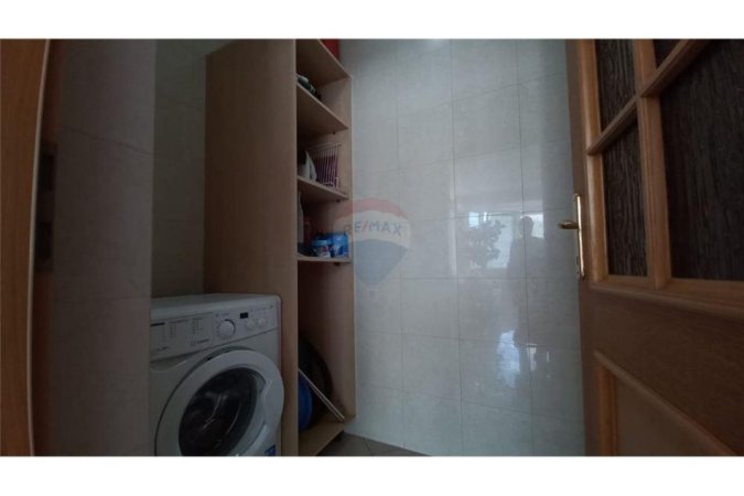 Tirane, jepet me qera apartament 1+1 Kati 6, 65 m² 600 € (Tirana e Re - Petronini, Albania)