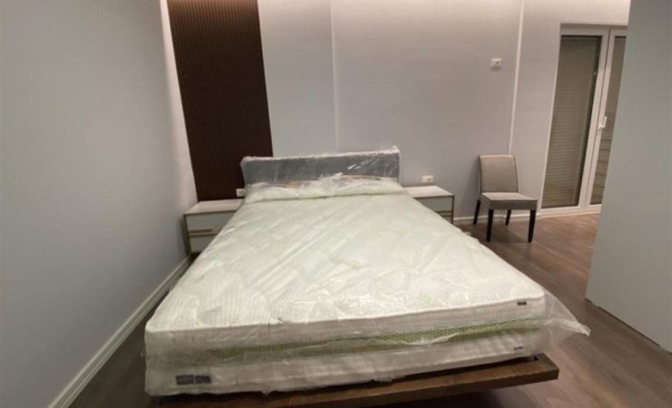 Tirane, jepet me qera apartament 2+1 Kati 3, 102 m² 600 € (Komuna Parisit)