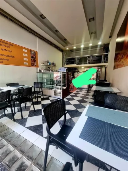 Tirane, jepet me qera ambjent biznesi Kati 0, 55 m² 1.000 € (21 DHJETORI)