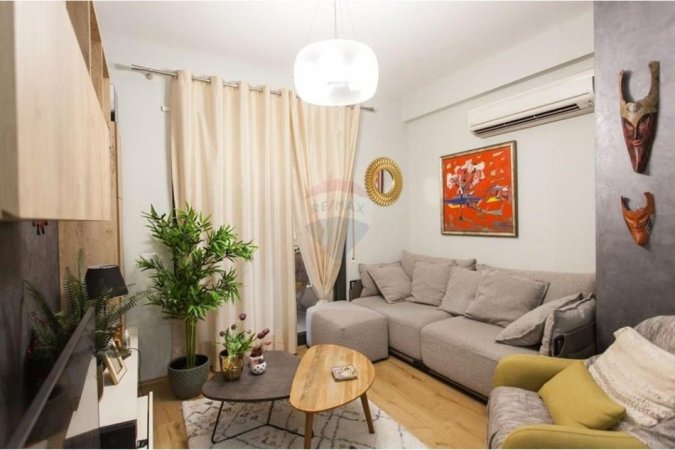 Tirane, jepet me qera apartament 1+1 , 60 m² 600 € (Apartament 1+1 Me Qira Tek Pazari I Ri)