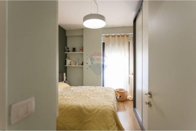 Tirane, jepet me qera apartament 1+1 , 60 m² 600 € (Apartament 1+1 Me Qira Tek Pazari I Ri)