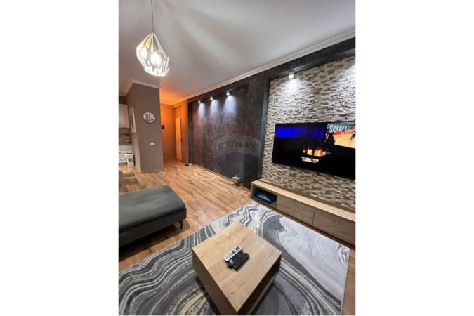 Tirane, jepet me qera 2+1 Kati 2, 108 m² 800 € (APARTAMENT 2+1 PER QERA TEK KOPSHTI BOTANIK)