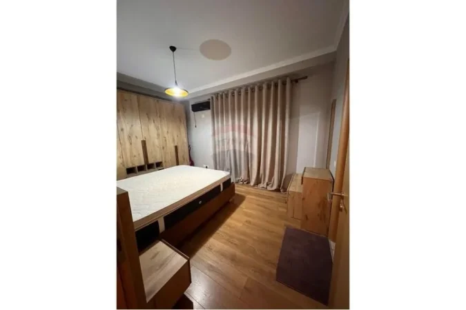 Tirane, jepet me qera 2+1 Kati 2, 108 m² 800 € (APARTAMENT 2+1 PER QERA TEK KOPSHTI BOTANIK)