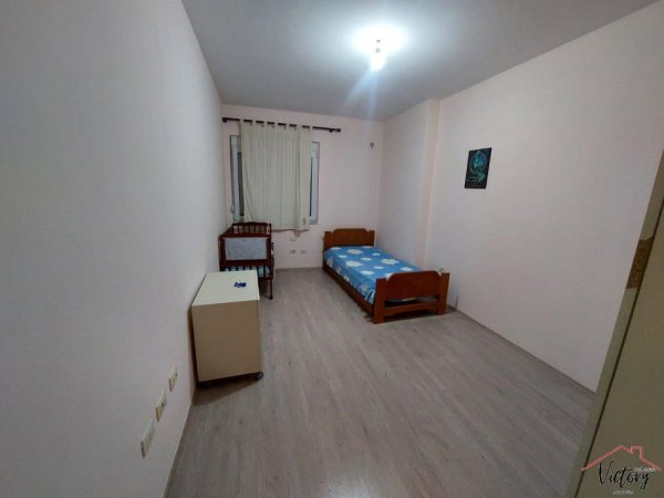 Tirane, jepet me qera 2+1 Kati 7, 100 m² 450 €
