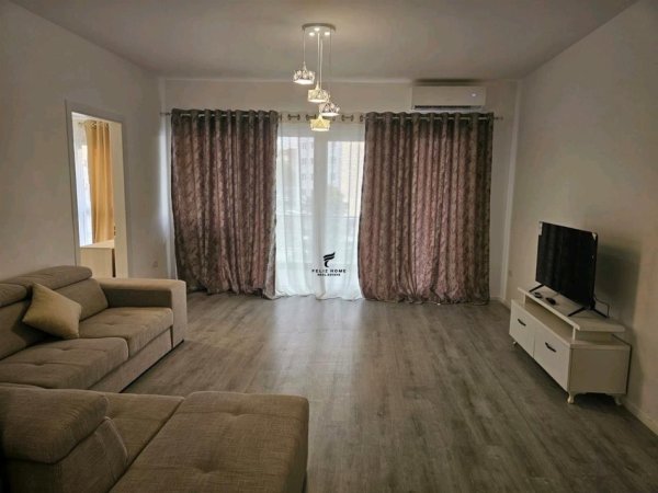 Tirane, jepet me qera apartament 1+1+Ballkon Kati 3, 80 m² 600 € (RRUGA 5 MAJI)