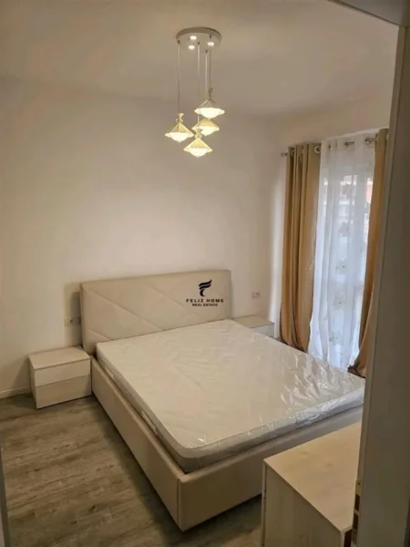 Tirane, jepet me qera apartament 1+1+Ballkon Kati 3, 80 m² 600 € (RRUGA 5 MAJI)