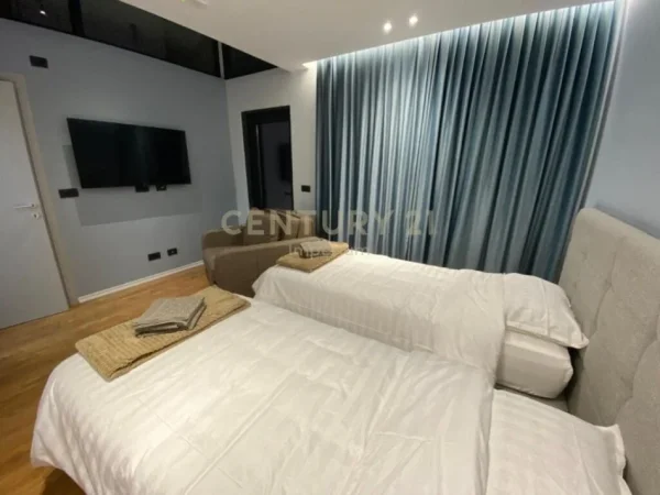 Tirane, shitet Vile 4+1 , 193 m² 550.000 € (Rruga Fortuzi)