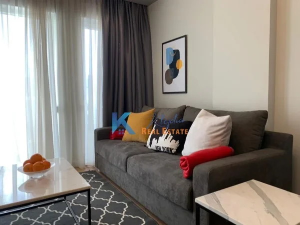 Tirane, jap me qera apartament 2+1+Ballkon Kati 4, 93 m² 750 € (Kompleksi Kontakt ne zonen e 21 Dhjetorit)
