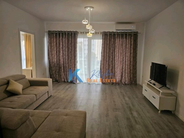 Tirane, jap me qera apartament 1+1+Ballkon Kati 3, 77 m² 600 € (Rruga 5 Maji)