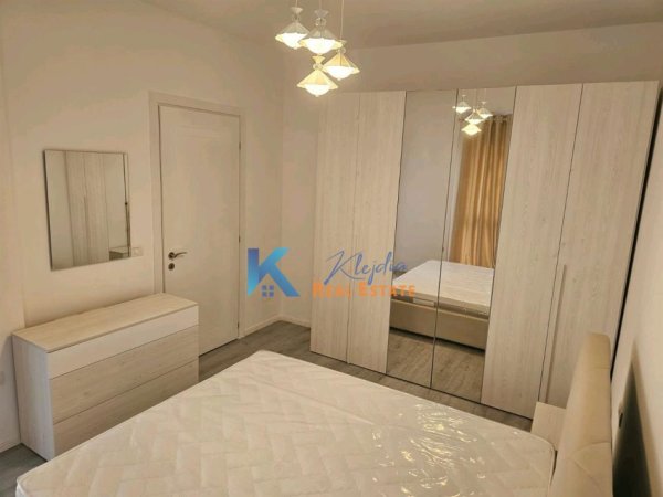 Tirane, jap me qera apartament 1+1+Ballkon Kati 3, 77 m² 600 € (Rruga 5 Maji)
