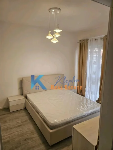 Tirane, jap me qera apartament 1+1+Ballkon Kati 3, 77 m² 600 € (Rruga 5 Maji)