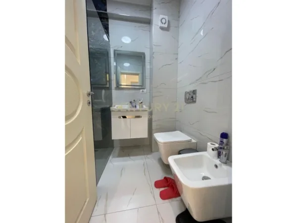 Tirane, shitet apartament 2+1 Kati 2, 118 m² 220.000 € (Liqeni I Thate)