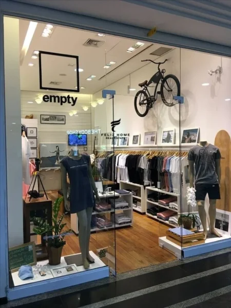 Tirane, jepet me qera dyqan Kati 0, 50 m² 1.500 € (BLLOKU)