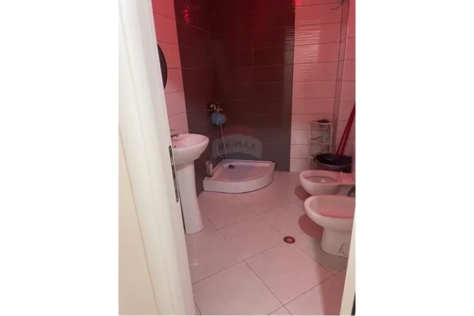 Tirane, jepet me qera apartament 2+1 Kati 5, 75 m² 350 € (Jepet me qira apartament 2+1, Fresk pranë bar Deus)