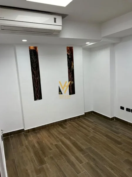 Tirane, shitet dyqan Kati 0, 64 m² 155.000 € (ISH EKSPOZITA SOT)