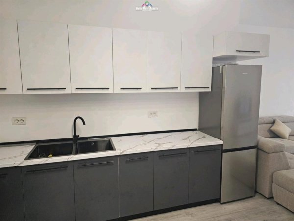 Tirane, jepet me qera apartament 1+1+Ballkon Kati 3, 80 m² 600 € (5 maji)