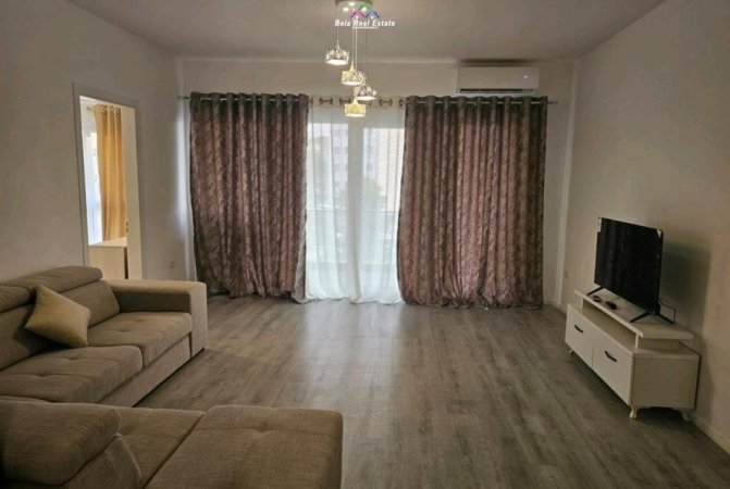 Tirane, jepet me qera apartament 1+1 Kati 3, 80 m² 600 € (rruga 5 Maji)