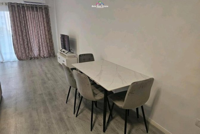 Tirane, jepet me qera apartament 1+1 Kati 3, 80 m² 600 € (rruga 5 Maji)