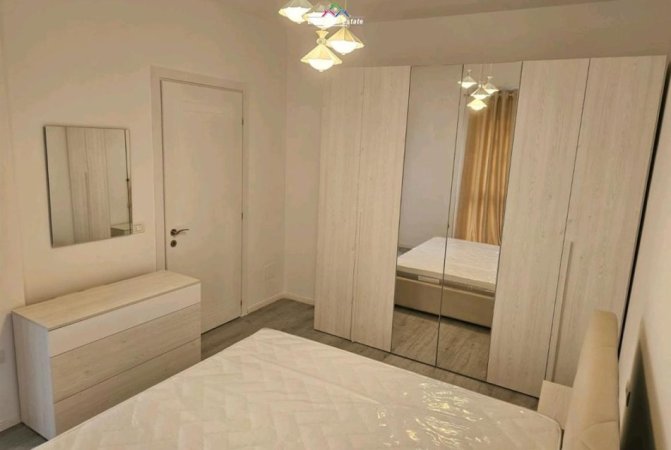 Tirane, jepet me qera apartament 1+1 Kati 3, 80 m² 600 € (rruga 5 Maji)