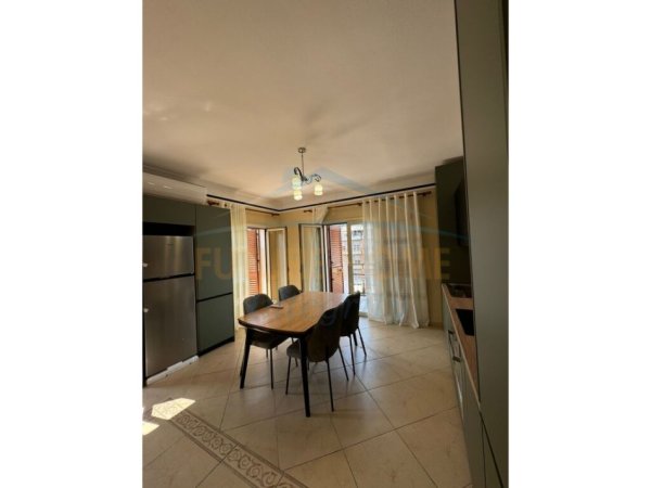 Tirane, jap me qera apartament 2+1+Ballkon Kati 5, 110 m² 700 € (21 Dhjetori)