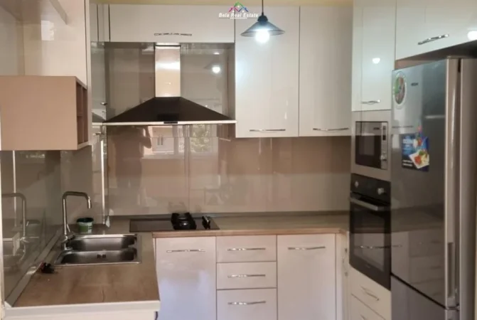 Tirane, jepet me qera apartament 2+1 Kati 3, 92 m² 700 Euro (21 Dhjetori)