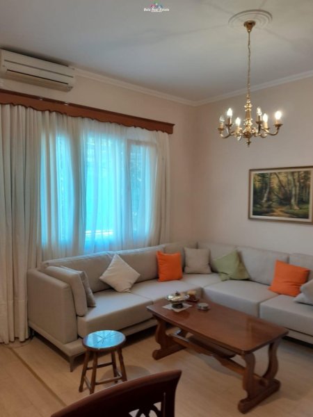 Tirane, jepet me qera apartament 2+1 Kati 1, 90 m² 600 € (brryli)