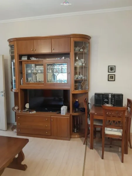 Tirane, jepet me qera apartament 2+1 Kati 1, 90 m² 600 € (brryli)