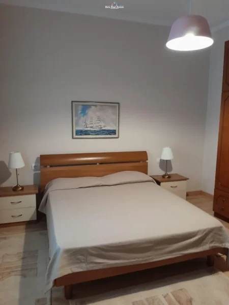 Tirane, jepet me qera apartament 2+1 Kati 1, 90 m² 600 € (brryli)