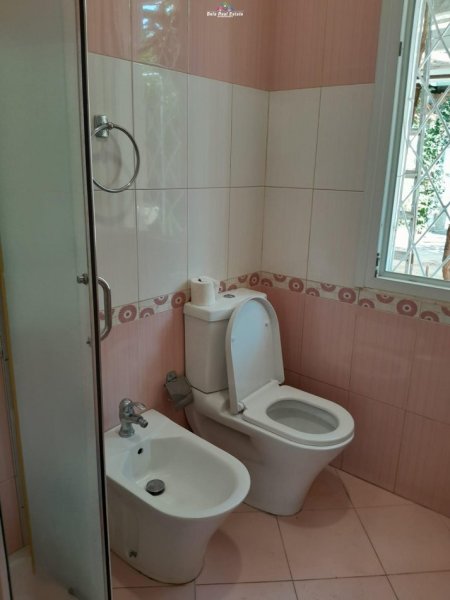 Tirane, jepet me qera apartament 2+1 Kati 1, 90 m² 600 € (brryli)