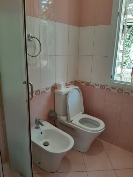Tirane, jepet me qera shtepi 2+1 Kati 1, 100 m² 600 € (Brryli)