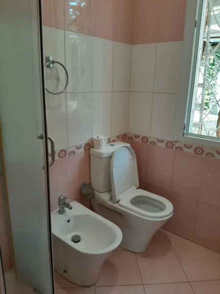 Tirane, jepet me qera shtepi 2+1 Kati 1, 100 m² 600 € (Brryli)