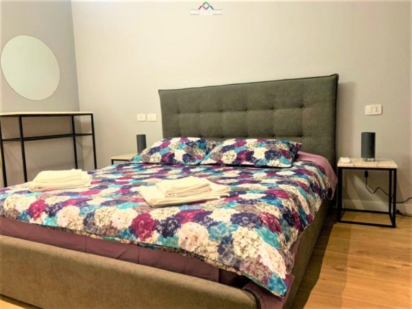 Tirane, jepet me qera apartament 2+1 Kati 4, 95 m² 750 € (21 dhjetori)