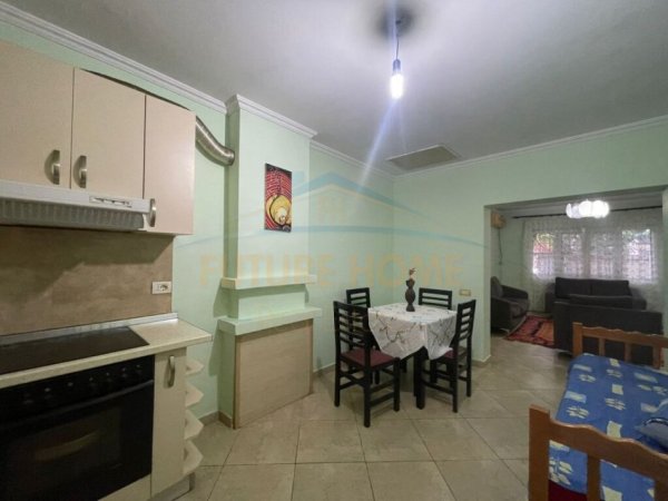 Tirane, jepet me qera shtepi 1+1 Kati 1, 120 m² 500 € (Bryli)