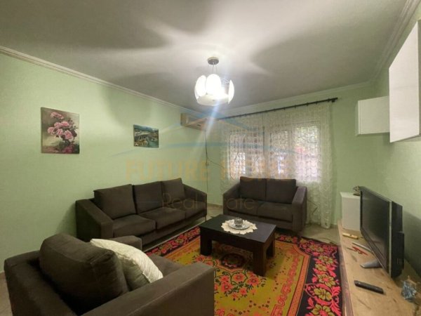 Tirane, jepet me qera shtepi 1+1 Kati 1, 120 m² 500 € (Bryli)