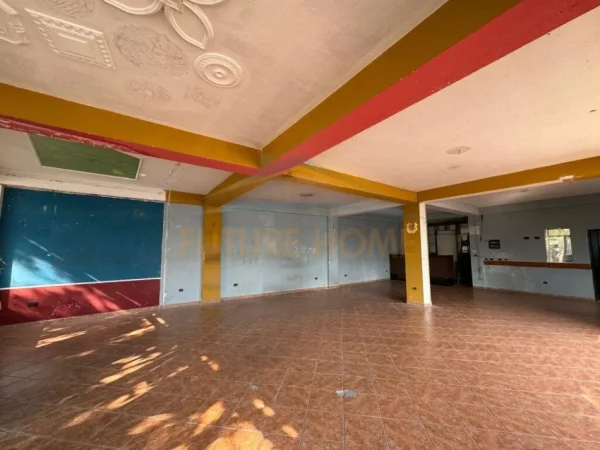 Tirane, jepet me qera ambjent biznesi Kati 1, 161 m² 800 € (Instituti)