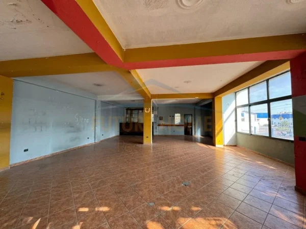 Tirane, jepet me qera ambjent biznesi Kati 1, 161 m² 800 € (Instituti)