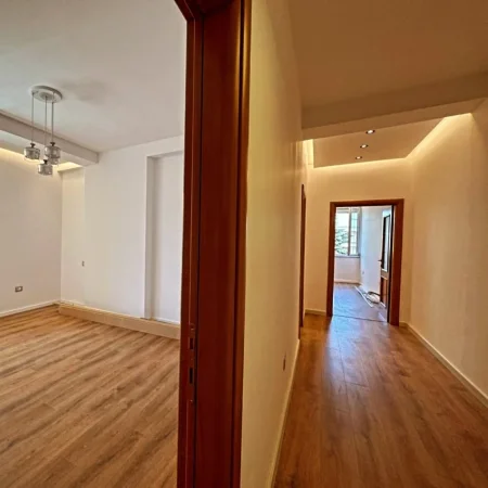 Tirane, shitet apartament 2+1 , 103 m² 175.000 € (Ish stacioni i Parafundit i Tiranes se Re)