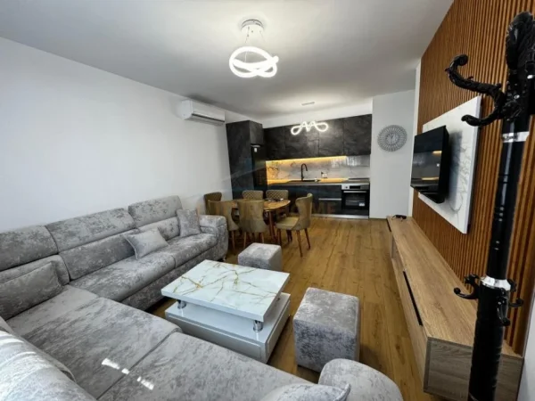 Tirane, jepet me qera apartament 1+1+Ballkon Kati 4, 75 m² 550 € (Unaza e Re)