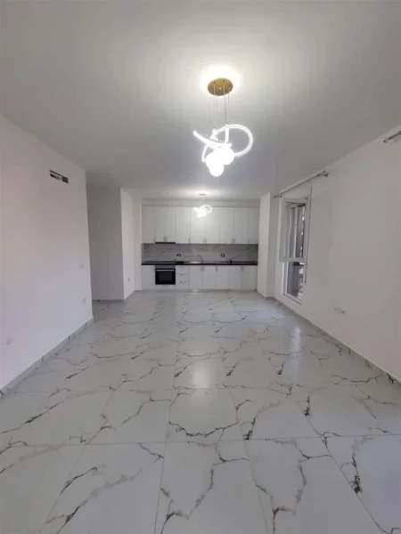 Tirane, jepet me qera apartament 2+1 Kati 2, 100 m² 500 € (Laprake)