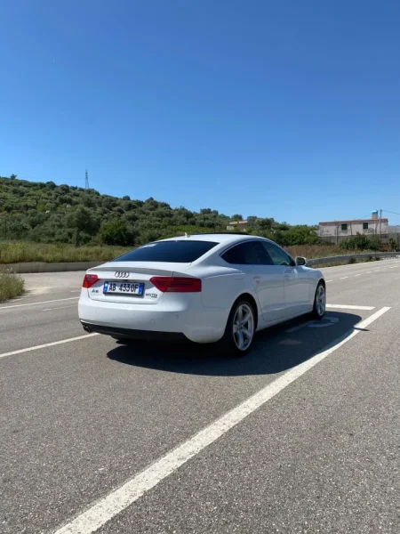 Vlore, shes makine Audi A5 2.0 TDI Quattro Nafte, e bardhë automatik Klima 213.000 km 13.200 €