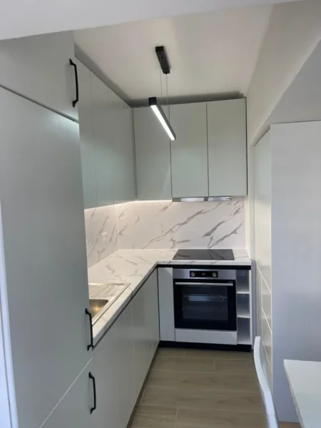 Tirane, jepet me qera apartament 2+1 Kati 3, 100 m² 700 € (komuna parisit)
