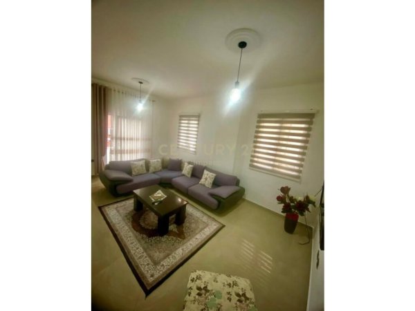 Tirane, jepet me qera 2+1 Kati 1, 600 € 